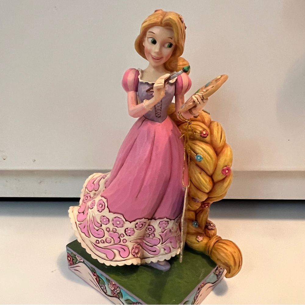 Enesco: Adventurous Artist 6002820. Rapunzel Figure 7 inch.